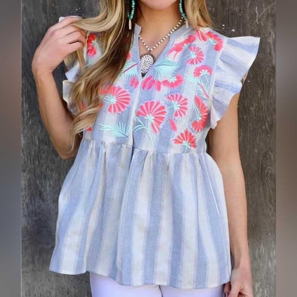 Entro Boutique Top Size Medium - White/Blue StripeEntro Boutique Top Size Med